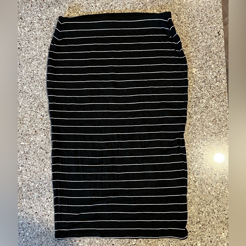 Old Navy Black with White Stripes Knit Pencil Skirt Size Small